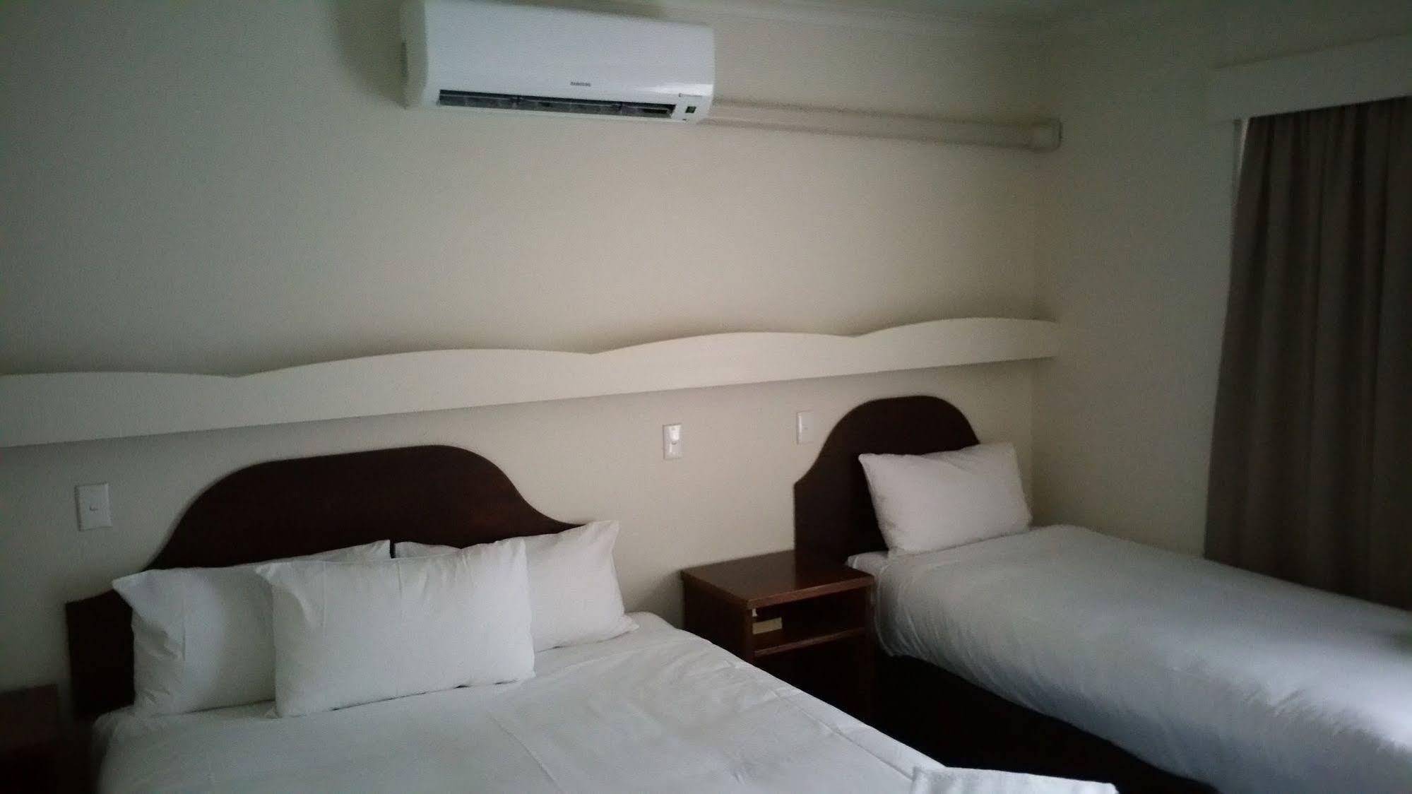 City View Motel Montagu Bay Bagian luar foto